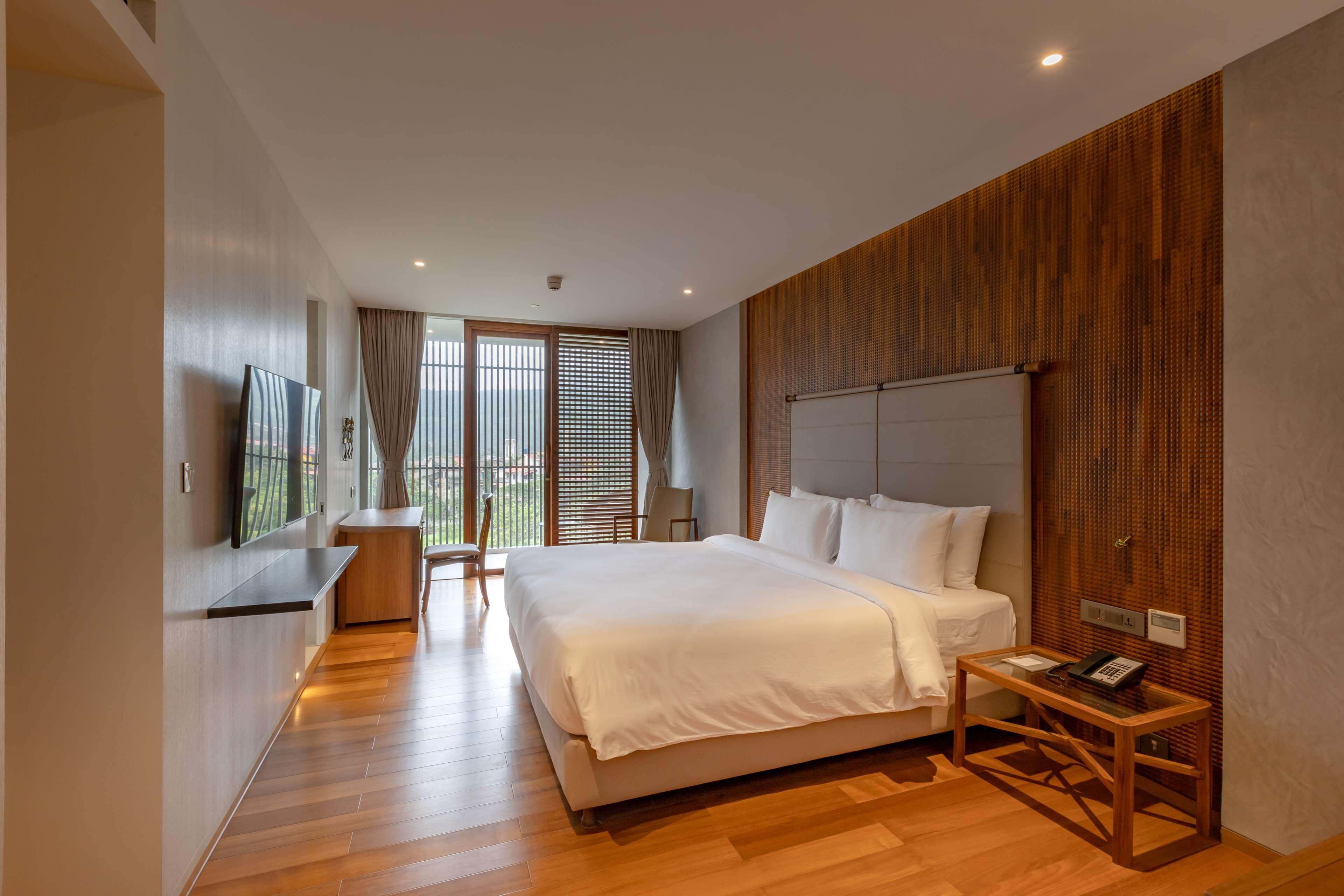 Radisson Resort And Spa Lonavala Bagian luar foto Deluxe Room