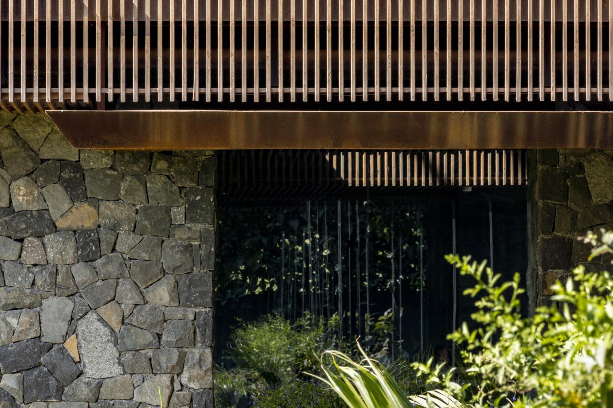 Radisson Resort And Spa Lonavala Bagian luar foto Detail of the house
