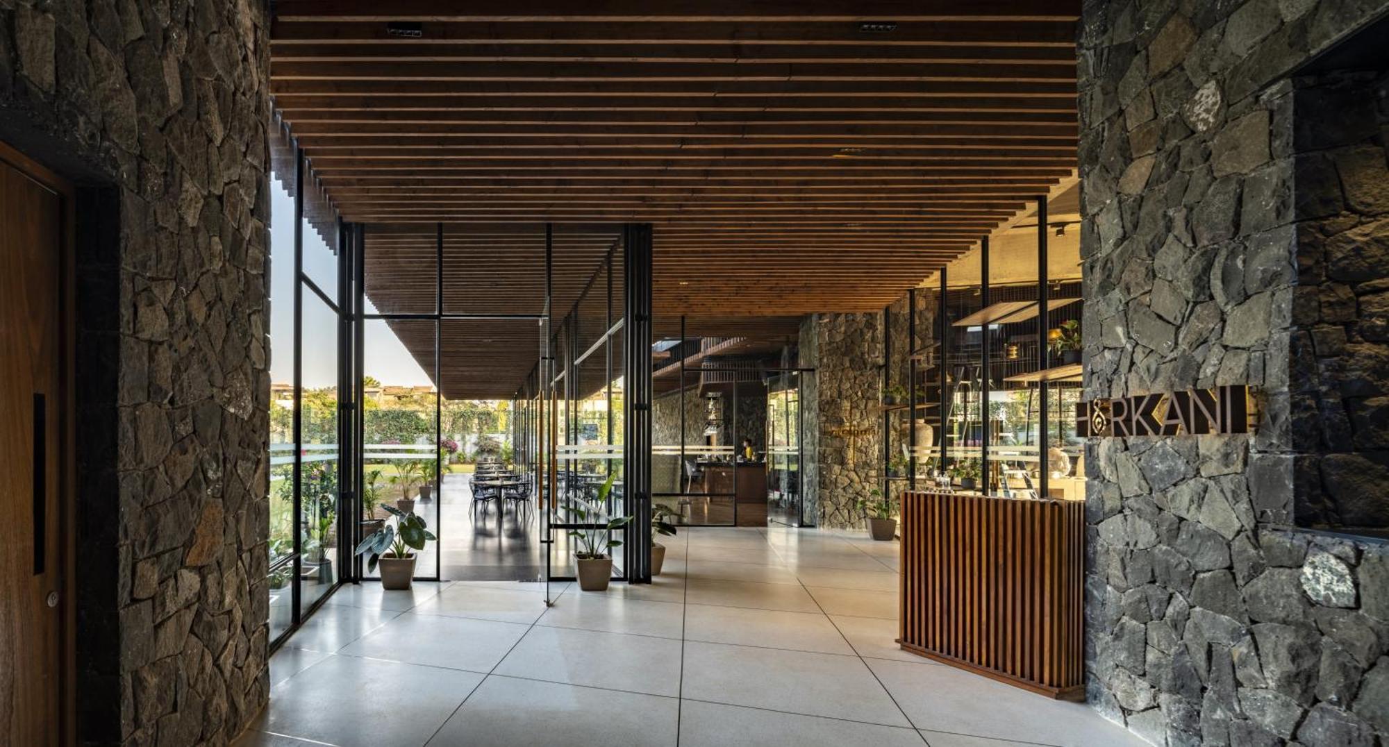 Radisson Resort And Spa Lonavala Bagian luar foto Interior of the hotel