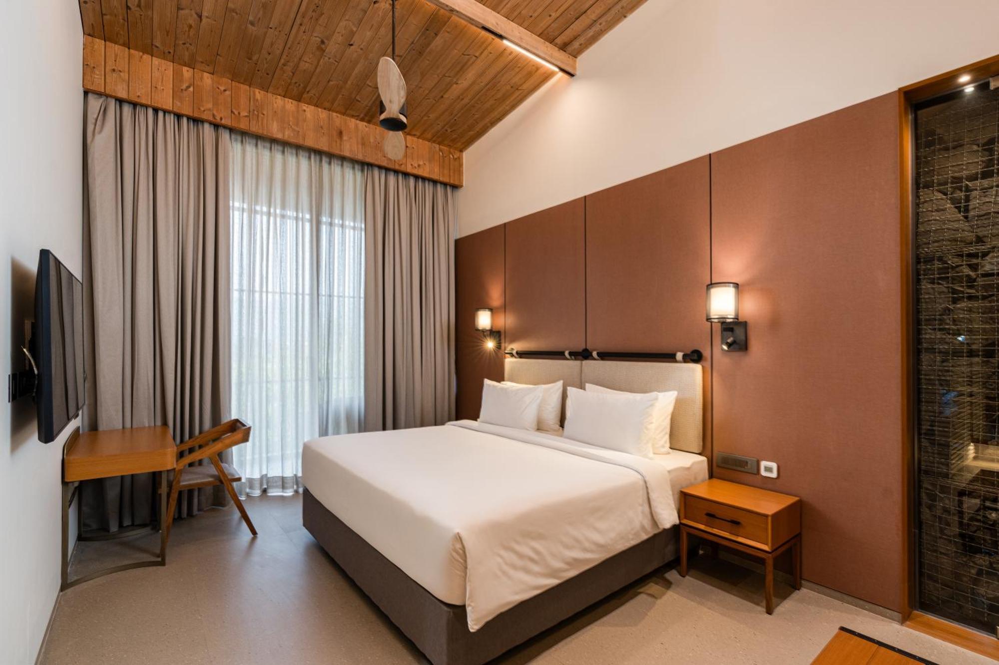Radisson Resort And Spa Lonavala Bagian luar foto Deluxe Room