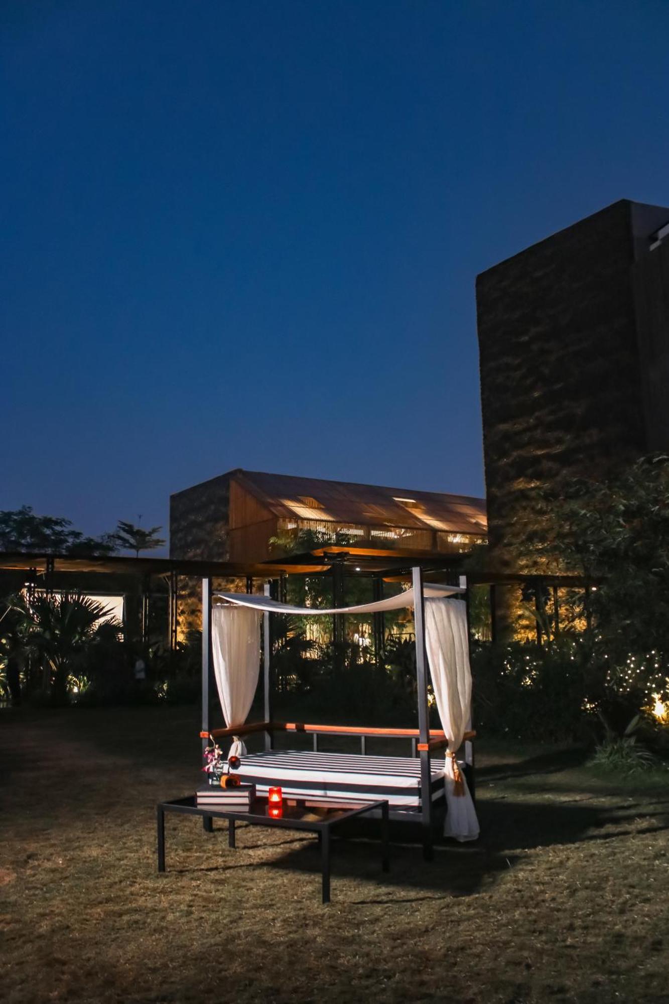 Radisson Resort And Spa Lonavala Bagian luar foto The Sukhothai